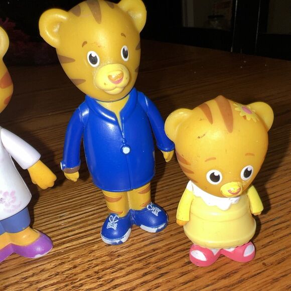 Daniel Tigers Neighborhood Family Figures (Lot of 4): Mom, Dad, Brother & Sister - Picture 5 of 6